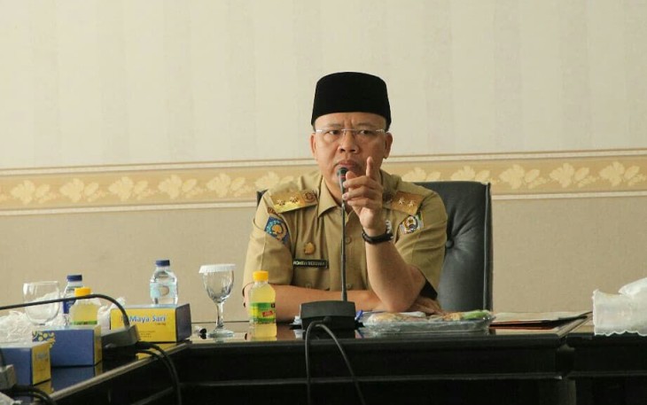Plt Gubernur Rohidin Mersyah pimpin Rapat bersama Kepala OPD di Ruang Rapat Rafflesia Pemprov Bengkulu, Selasa(02/01/2018).