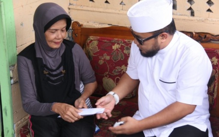 Wali Kota Berikan Memberikan Bantuan