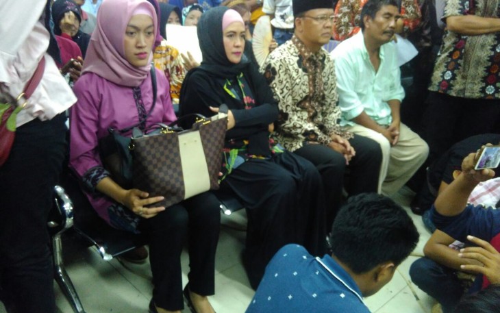 Rohidin Mersyah dan Istri nampak menghadiri sidang vonis Ridwan Mukti
