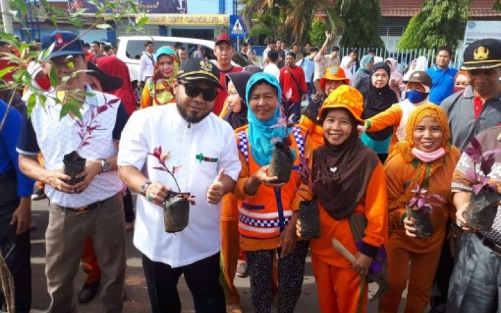 Wali Kota Helmi Hasan Tanam Bibit Pohon
