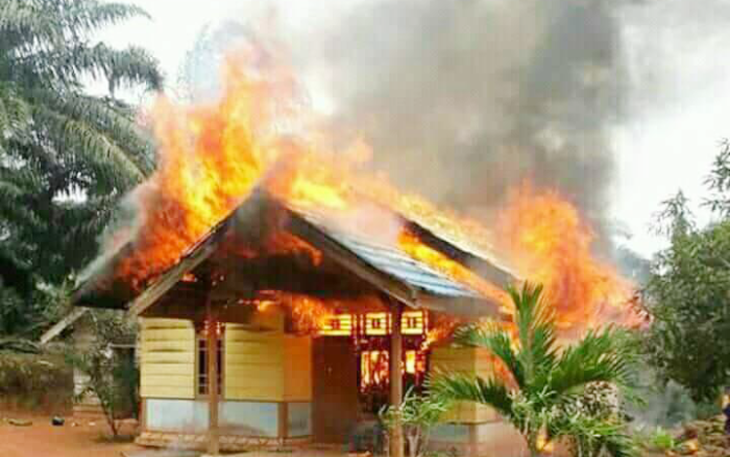 Saat terjadi kebakaran, Foto : akun FB Ekha Shopp Putri Hijau 