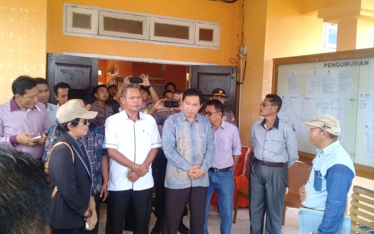 Forum Masyarakat Kaur saat mendatangi KPUD Kaur, Rabu (07/02/2018).