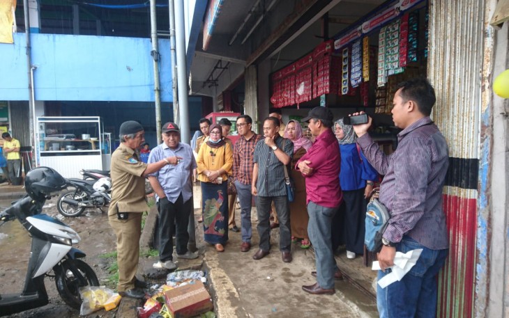 Anggota Komisi II dan III DPRD Kota Bengkulu, Selasa (20/02) melakukan inspeksi mendadak (Sidak) ke areal  Pasar Barukoto