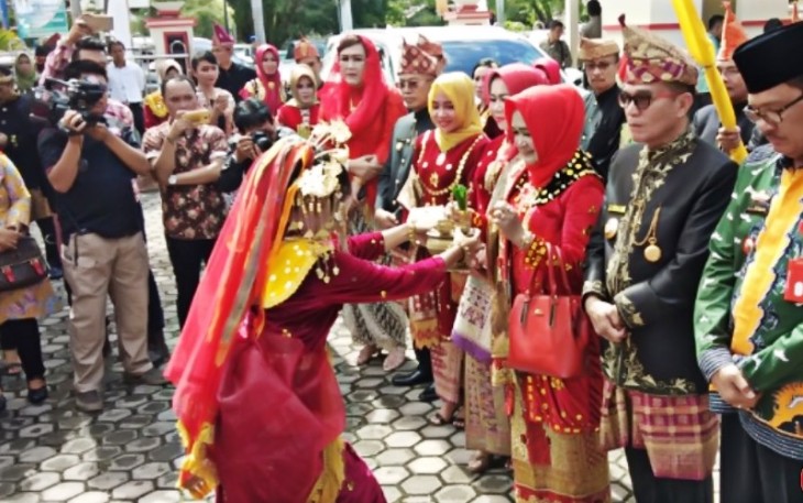 Tarian Persembahan Jelang Paripurna Istimewa DPRD 