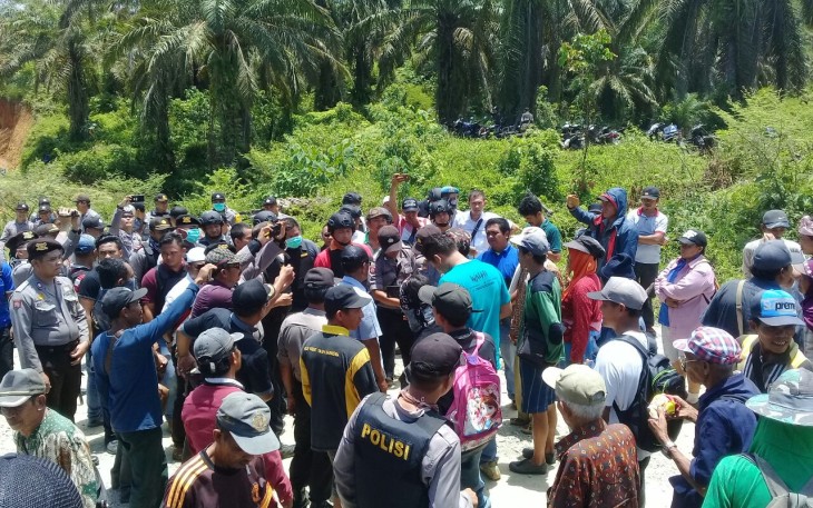 Aksi Ratusan Warga Padang Guci Tuntut Tambang Galian C Ditutup 