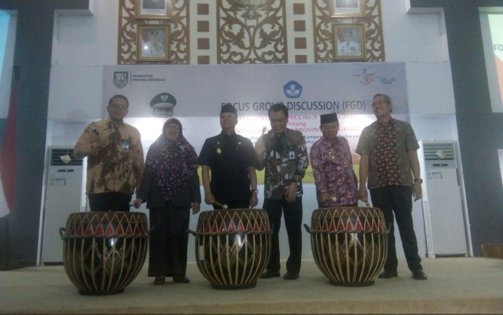 Pembukaan Focus Group Discussion (FGD) Plt Gubernur Rohidin Mersyah Memukul Dol 