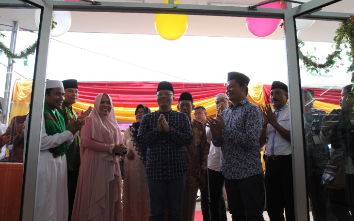Plt Gubernur Rohidin Mersyah Saat Menghadiri Peresmian Minimarket El Jhon 2
