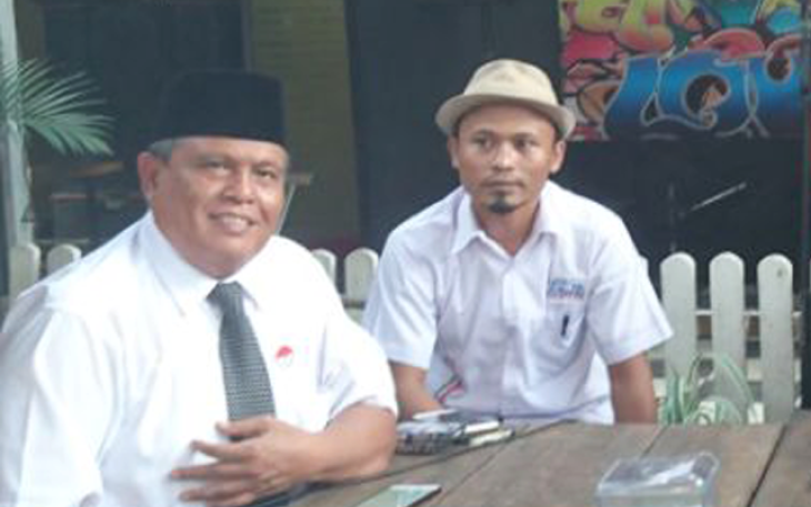 Wibowo Susilo, Sekretaris (SMSI) Provinsi Bengkulu (Kanan), saat ngopi bareng bersama Anggota DPD RI Ahmad Kenedi (Kiri)