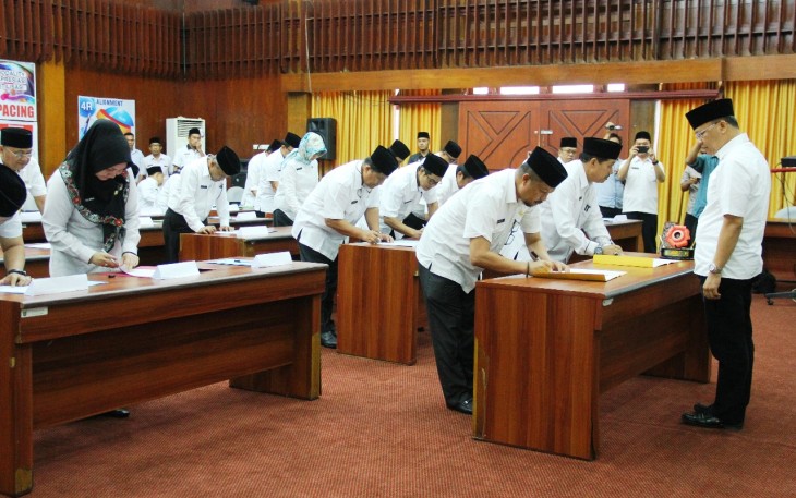 Para pimpinan OPD saat menandatangani Perjanjian Kinerja 2018