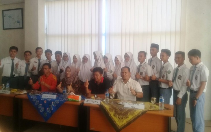 Foto bersama Wakil Bupati, Sekda, Asisten I, Kadis Dikbud dan peserta seleksi 