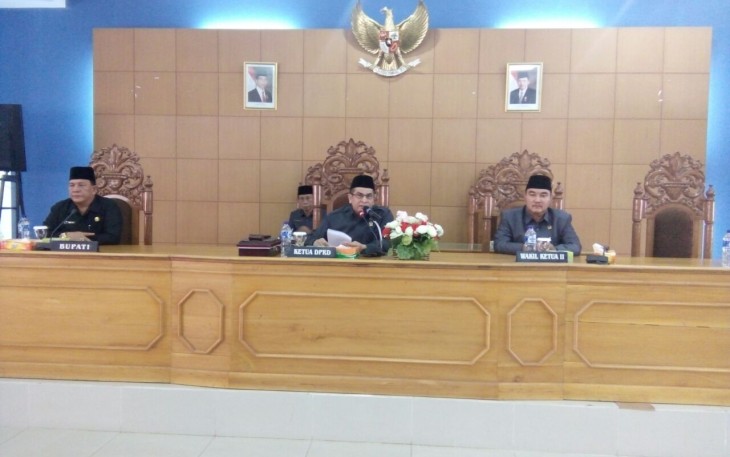 Paripurna pandangan umum fraksi tentang tiga raperda usulan eksekutif