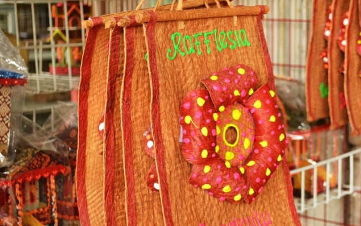 ilustrasi kerajinan lantung 