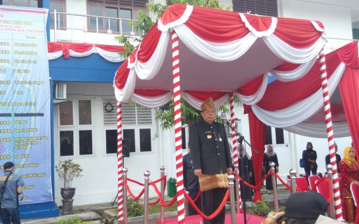 Pejabat Walikota Bengkulu, Budiman Ismaun saat bertindak sebagai irup HUT Kota Bengkulu