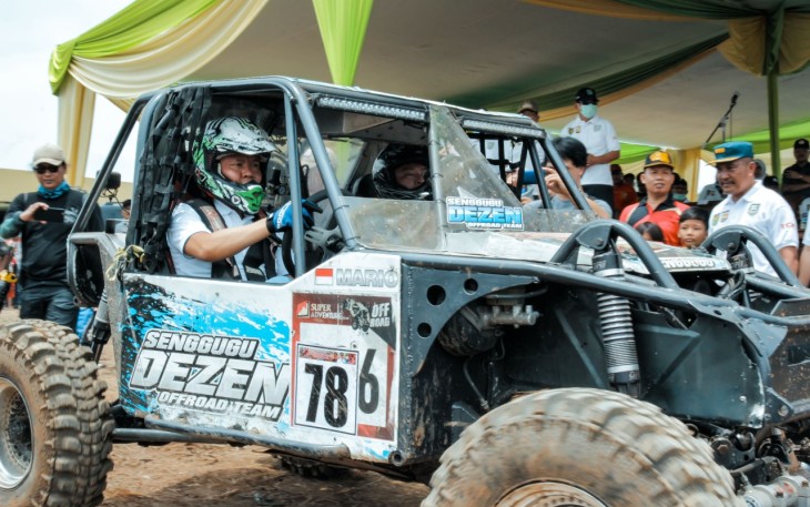 Test Drive mobil Offroad oleh Plt Gubernur saat membuka Bengkulu extreme chalange 2018.