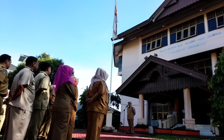 Plt Gubernur Rohidin Mersyah Pimpin Apel Pagi di Kantor Dinas Energi dan Sumber Daya Mineral (ESDM) Provinsi Bengkulu