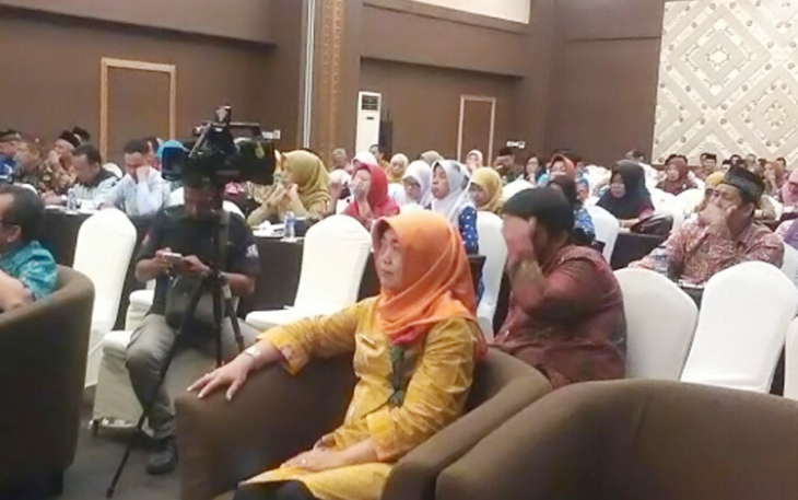 Sosialisasi kepatuhan perizinan kepada para pengusaha di Hotel Santika, Kamis (5/4/2018)