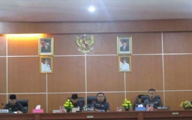 Pimpinan Rapat Paripurna DPRD Kabupeten Bengkulu Tengah 