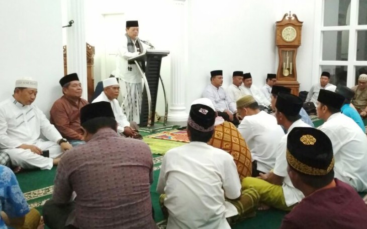 Penjabat Walikota Bengkulu Budiman Ismaun saat safari ramadhan ke Masjid Umar bin Khattab