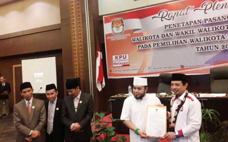 Rapat pleno penetapan pasangan calon Wali Kota dan Wakil Wali Kota Bengkulu terpilih pada pemilihan Wali Kota dan Wakil Wali Kota tahun 2018 di Hotel Santika Kota Bengkulu, Kamis (26/7/2018).