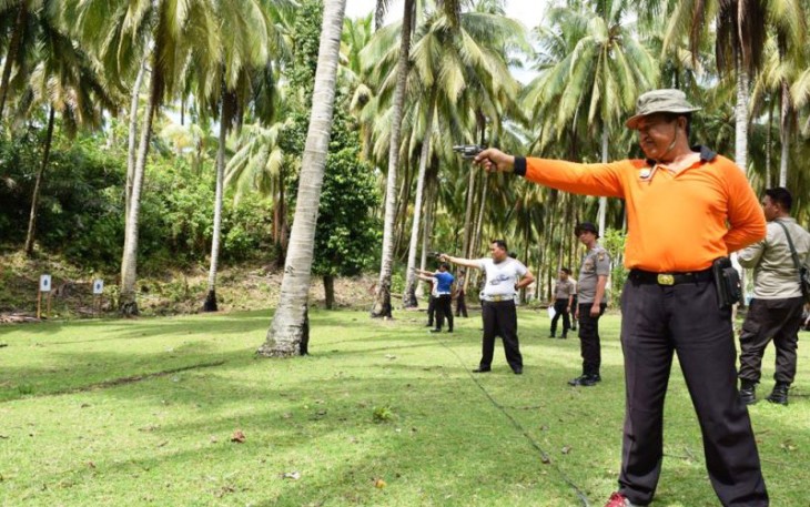 Latihan Menembak jajaran Polres Kaur