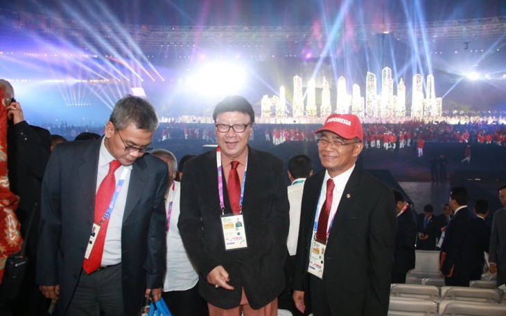 Mendagri Tjahjo Kumolo (tengah) dalam pembukaan Asian Games 2018