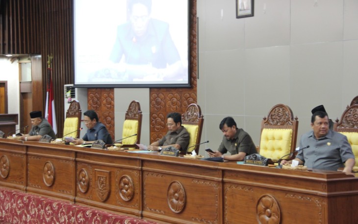 Sekda Provinsi Bengkulu Nopian Andusti, SE. MT menghadiri Rapat Paripurna DPRD Provinsi Bengkulu yang ke – 1 Masa Persidangan ke – III.