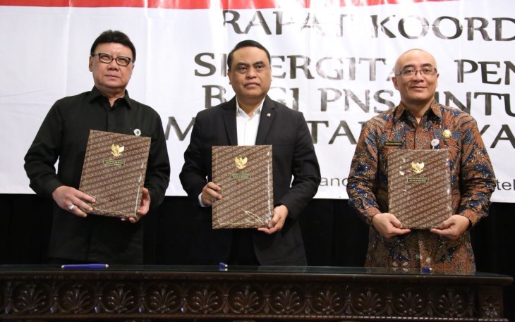 Mendagri Usai penandatanganan SKB dengan Menpan RB dan Kepala BKN