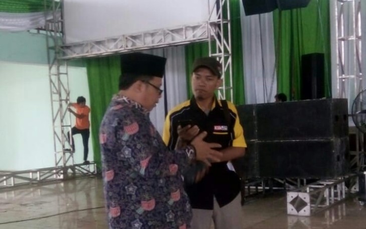 Ketua Panitia Juni Muslimin saat diwawancarai 