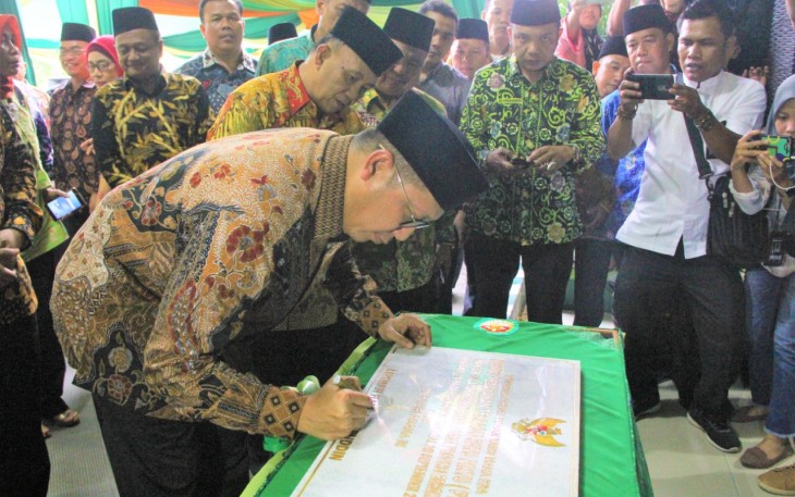 Lounching PTSP Kanwil Kemenag Provinsi Bengkulu ini ditandai dengan penandatanganan prasasti oleh Menteri Agama RI