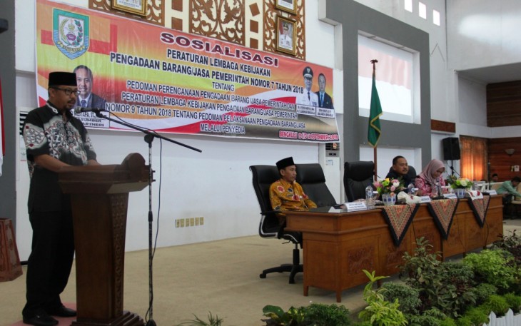 Staf Ahli Gubernur Bengkulu Bidang Ekonomi Keuangan dan Pembangunan Ari Narsa JS hadir dan membuka secara resmi Sosialisasi Perlem Nomor 7 Tahun 2018