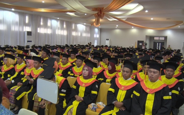 Sekda Provinsi Bengkulu Nopian Andusti Hadiri Upacara Penyerahan ijazah Lulusan Diploma,Sarjana dan Pasca Sarjana Universitas Terbuka.