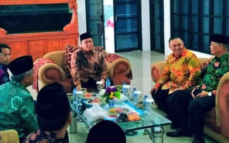Kehadiran Menteri Agama Lukman Hakim Saifudin di Bengkulu disambut oleh Sekda Provinsi,  Nopian Andusti, Jumat sore (28/9) di Bandara Fatmawati Soekarno. 