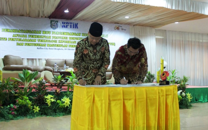 Penandatanganan MoU Antara Plt Gubernur Bengkulu Rohidin Mersyah dan Ketua KPTIK Dodi Yudianto
