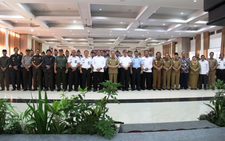 Plt Gubernur Bengkulu Rohidin Mersyah Foto bersama Menteri Hukum dan Ham RI Yasonna H Laoly