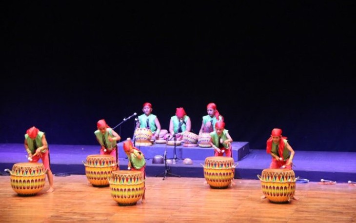 Penampilan Musik Dhol Dalam Ajang Musik Karawitan Anak Indonesia Yang Diadakan Di Jakarta