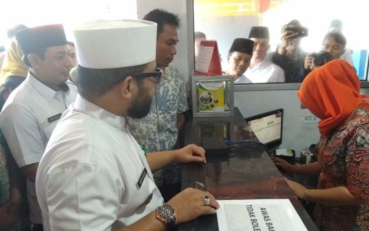 Wali Kota Helmi Hasan Launching Tapping Box di Restoran Siantar Sea Food Penurunan Ratu Samban Kota Bengkulu.