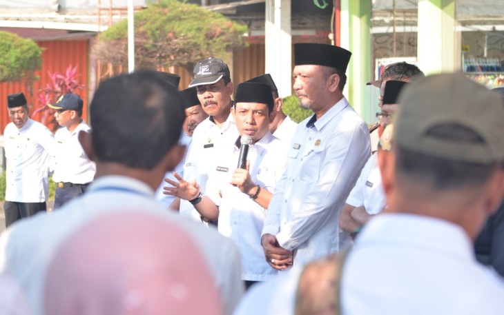 Wakil Walikota Bengkulu Dedy Wahyudi melakukan penataan ulang pedagang Pasar Minggu bersama Sekretaris Daerah Kota Bengkulu Marjon dan beberapa kepala Organisasi Perangkat Daerah (OPD), Rabu (10/10).