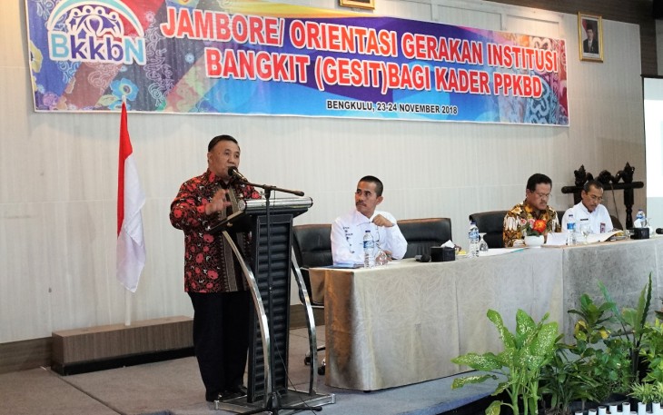 Sekda Nopian Adusti saat membuka secara resmi Jambore/Orientasi Gerakan Institusi Bangkit (GESIT) Bagi Kader PPKBD, di salah satu hotel kota Bengkulu, Jumat (23/11/2018)