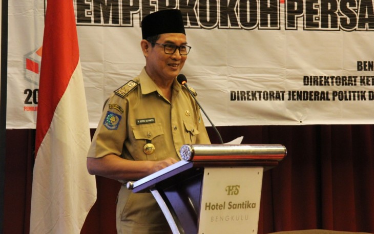 Asisten III Setda Provinsi Bengkulu Gotri Suyanto memberikan Sambutan dalam Kegiatan Pemetaan Seni dan Budaya dalam Rangka Memperkokoh Persatuan dan Kesatuan Bangsa.