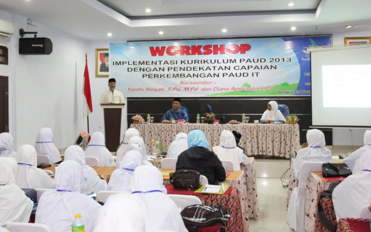 Plt Gubernur membuka dan memberikan sambutan Workshop Implementasi Kurikulum Paud 2013 Dengan Pendekatan Capaian Perkembangan Paud Islam Terpadu.