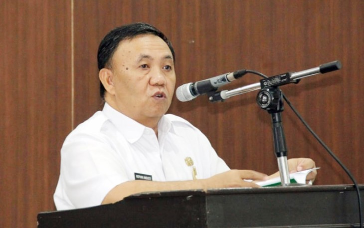 Sekda Nopian Andusti memberikan kata sambutan sekaligus membuka secara resmi Workshop Perencanaan Pembangunan Rendah Karbon