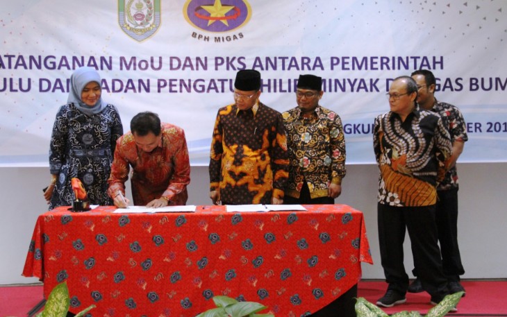 Kepala BPH Migas M Fanshurullah Asa menandatangani Nota Kesepahaman (MoU) dan Perjanjian Kerjasama (MoA) bersama Pemprov Bengkulu 