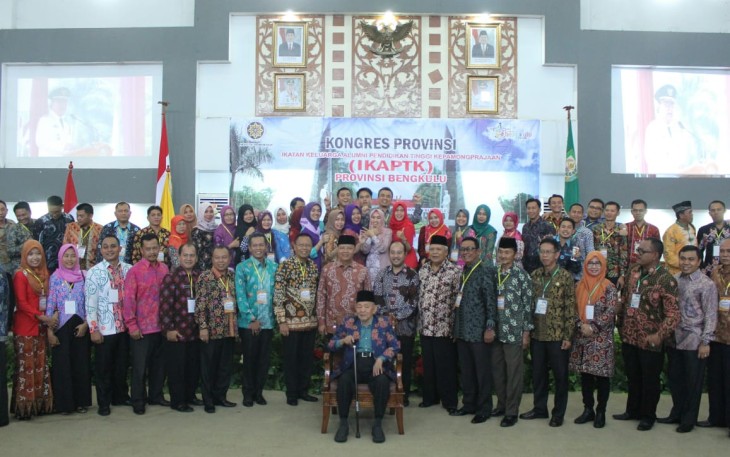 Kongres Ikatan Keluarga Alumni Pendidikan Tinggi Kepamongprajaan (IKAPTK) pertama di Gedung serbaguna Pemprov Bengkulu, Sabtu(1/12). 