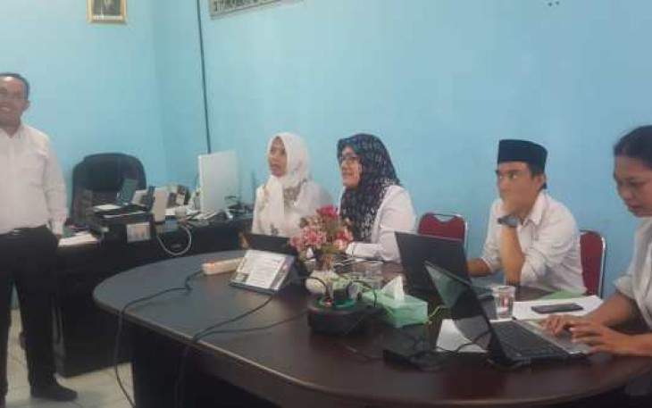 Kepala Bidang E-Goverment Dinas Kominfo dan Persandian Kota Bengkulu Erika Eriesanti Memberikan Bimtek 