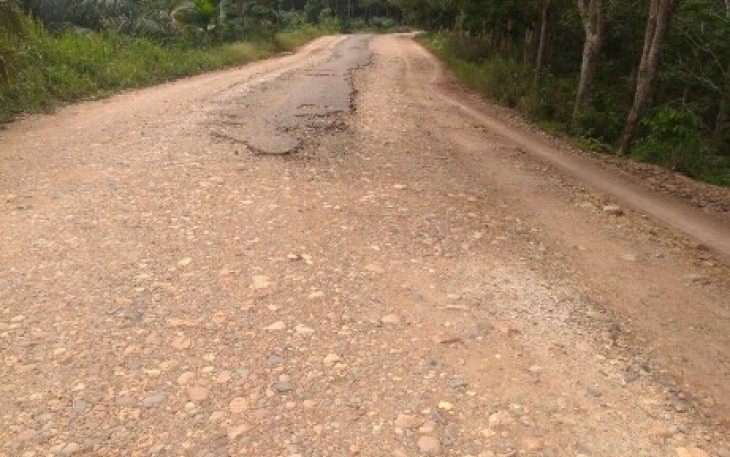 Kondisi jalan yang butuh pembangunan 