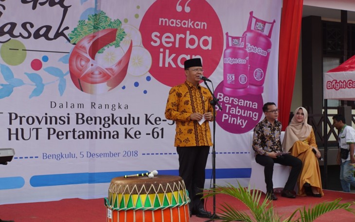 Plt Gubernur Bengkulu Rohidin Mersyah saat membuka Lomba Masak Serba Ikan dalam rangka HUT Emas Provinsi Bengkulu ke - 50