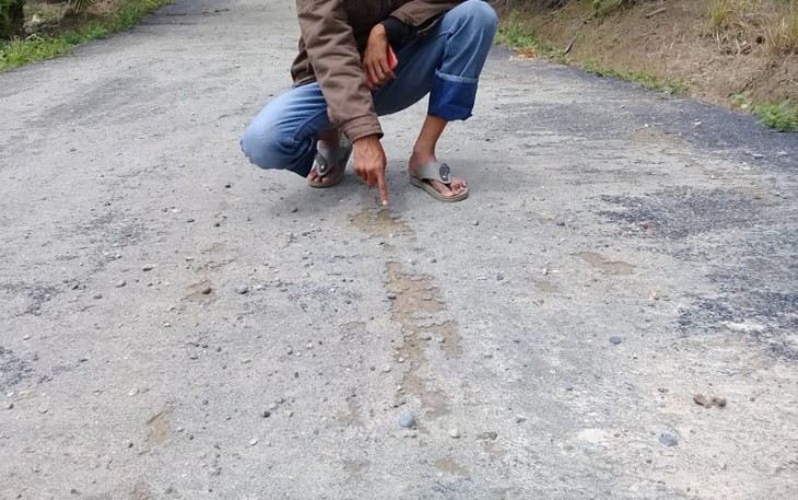 Pembangunan rabat beton melalui anggaran Dinas PUPR Kabupaten Kaur dengan nilai Kontrak Rp 1,2 Miliar terletak di Desa Tanjung Aur 1 Kecamatan Tanjung Kemuning