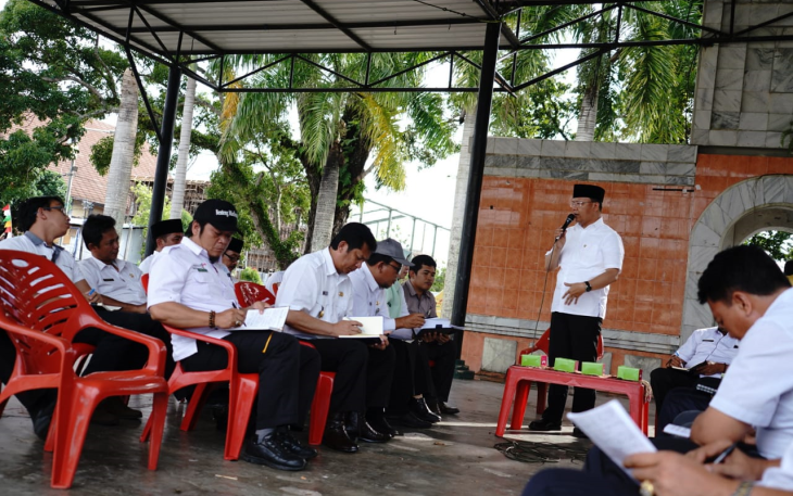 Rapat di lokasi rencana renovasi lapangan merdeka