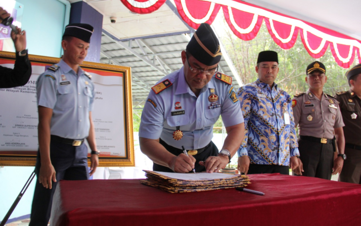 Pendatanganan Komitmen Bersama Pembangunan Zona Integritas Menuju Wilayah Bebas Korupsi.