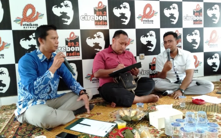 Diskusi bertajuk "Sukseskan Pileg, Pilpres 2019 dengan Damai dan Bisa," di Cirebon Radio, Kamis (24/01/2019).